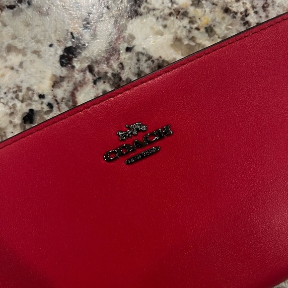 Coach Wallet NEW - Picture 2 of 4